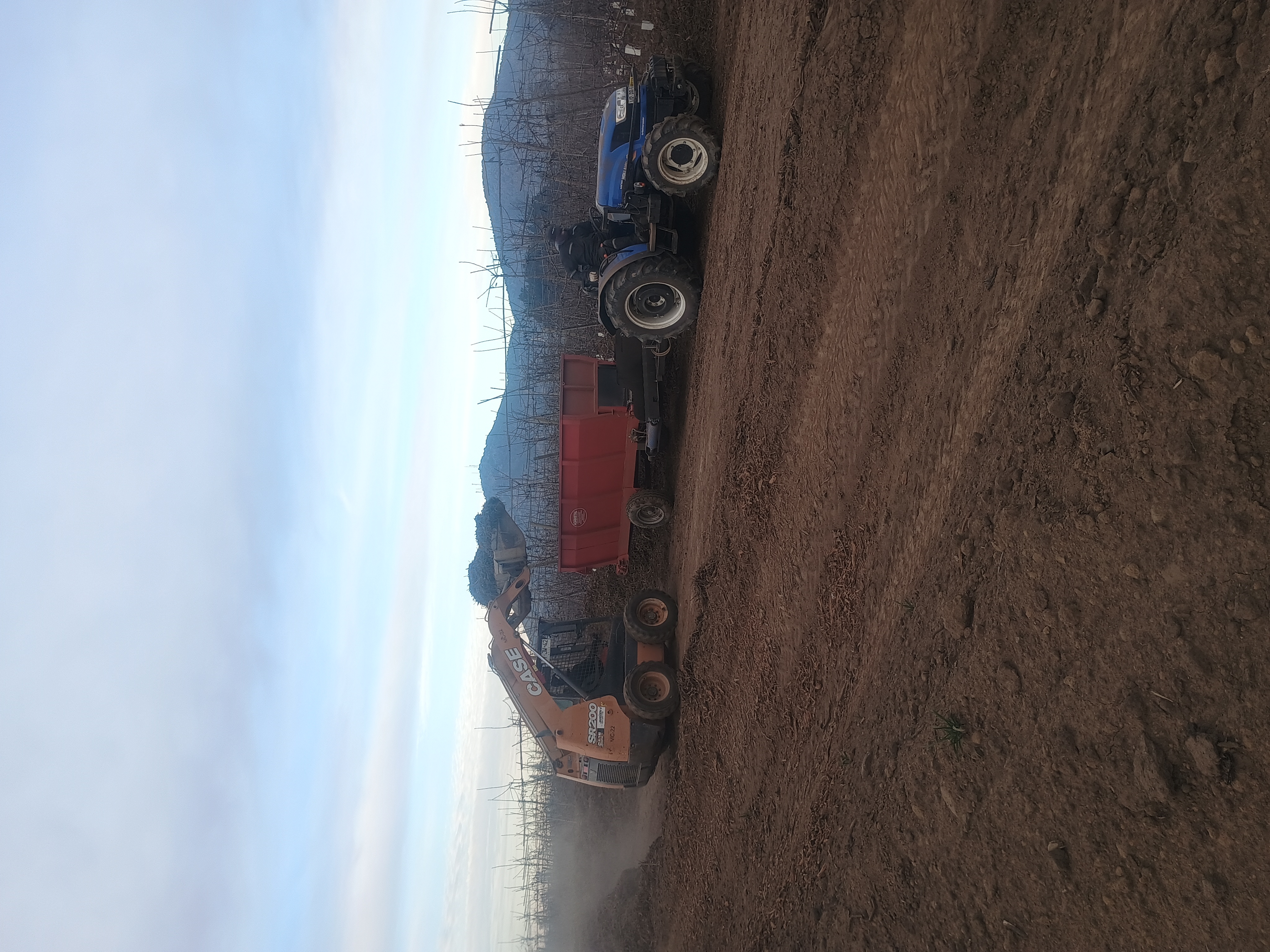 Arriendo de maquinaria agrícola para huertos frutales y camp